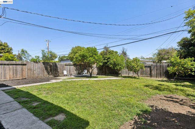 1117 Poinciana Dr, Sunnyvale, CA 94086