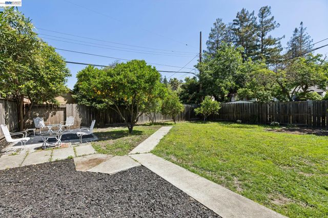 1117 Poinciana Dr, Sunnyvale, CA 94086