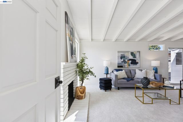 1117 Poinciana Dr, Sunnyvale, CA 94086