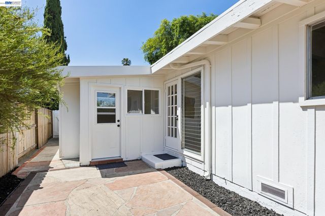 1117 Poinciana Dr, Sunnyvale, CA 94086