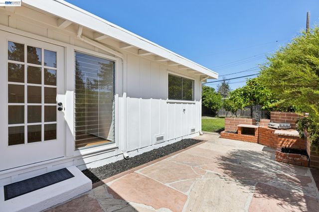 1117 Poinciana Dr, Sunnyvale, CA 94086