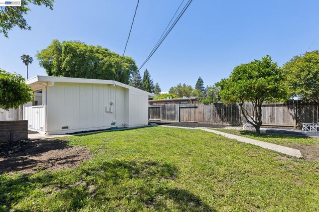 1117 Poinciana Dr, Sunnyvale, CA 94086