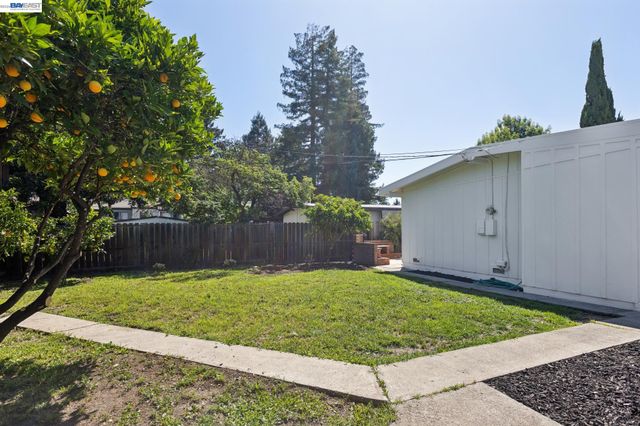 1117 Poinciana Dr, Sunnyvale, CA 94086