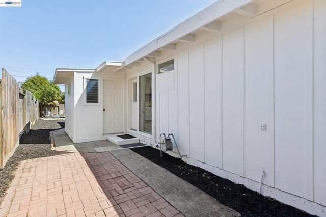 1117 Poinciana Dr, Sunnyvale, CA 94086