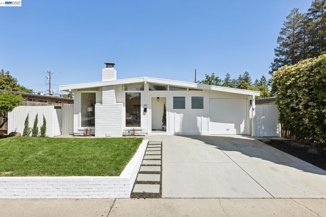 1117 Poinciana Dr, Sunnyvale, CA 94086