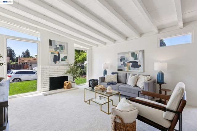 1117 Poinciana Dr, Sunnyvale, CA 94086