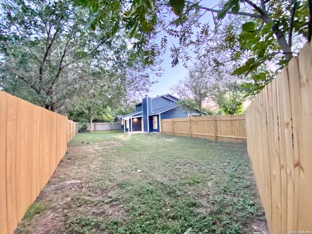 6138 Valley Tree, San Antonio, TX 78250