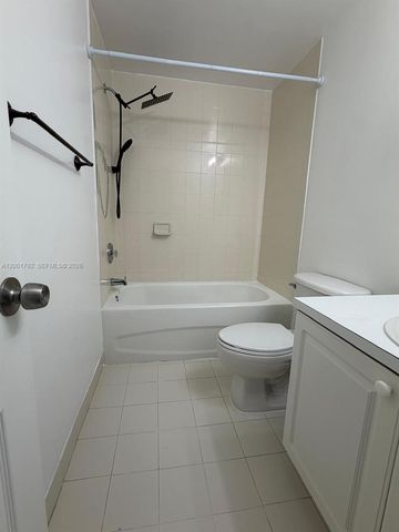 1300 NE 109th St 404, Miami, FL 33161