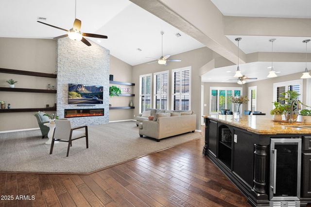 2040 E NORCROFT Street, Mesa, AZ 85213