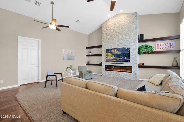 2040 E NORCROFT Street, Mesa, AZ 85213