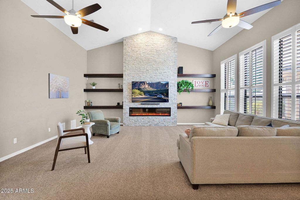 Image 13 of property listing at 2040 E NORCROFT Street, Mesa, AZ 85213