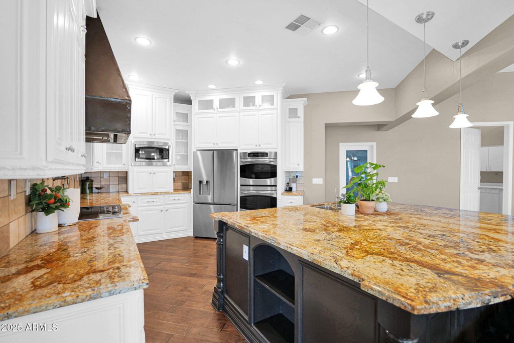 Image 16 of property listing at 2040 E NORCROFT Street, Mesa, AZ 85213