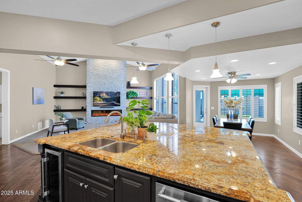 Image 18 of property listing at 2040 E NORCROFT Street, Mesa, AZ 85213