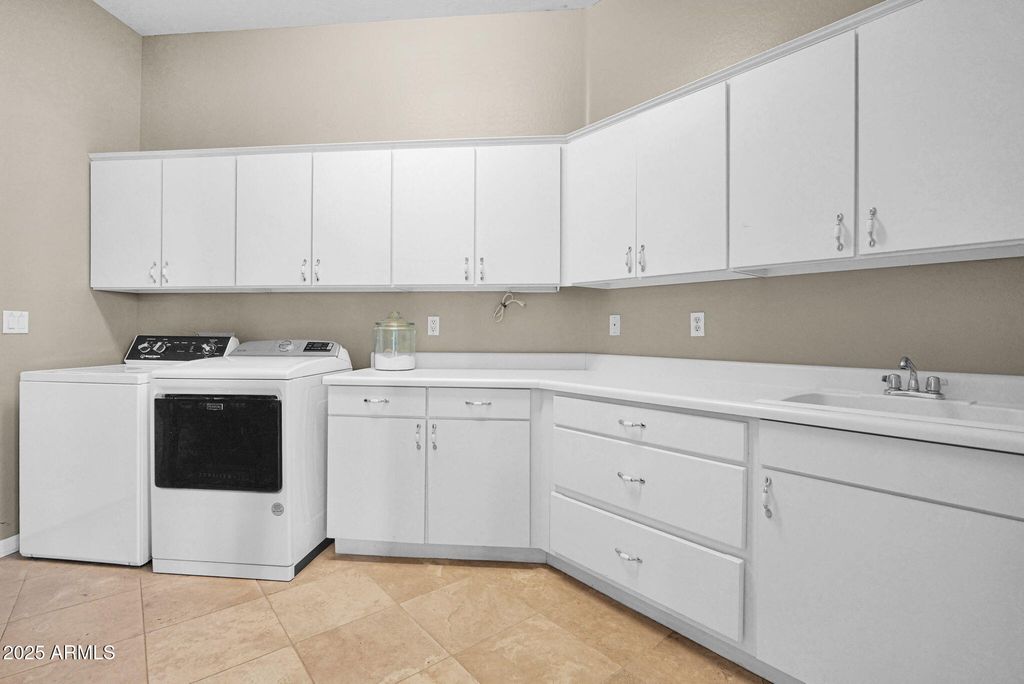 Image 22 of property listing at 2040 E NORCROFT Street, Mesa, AZ 85213