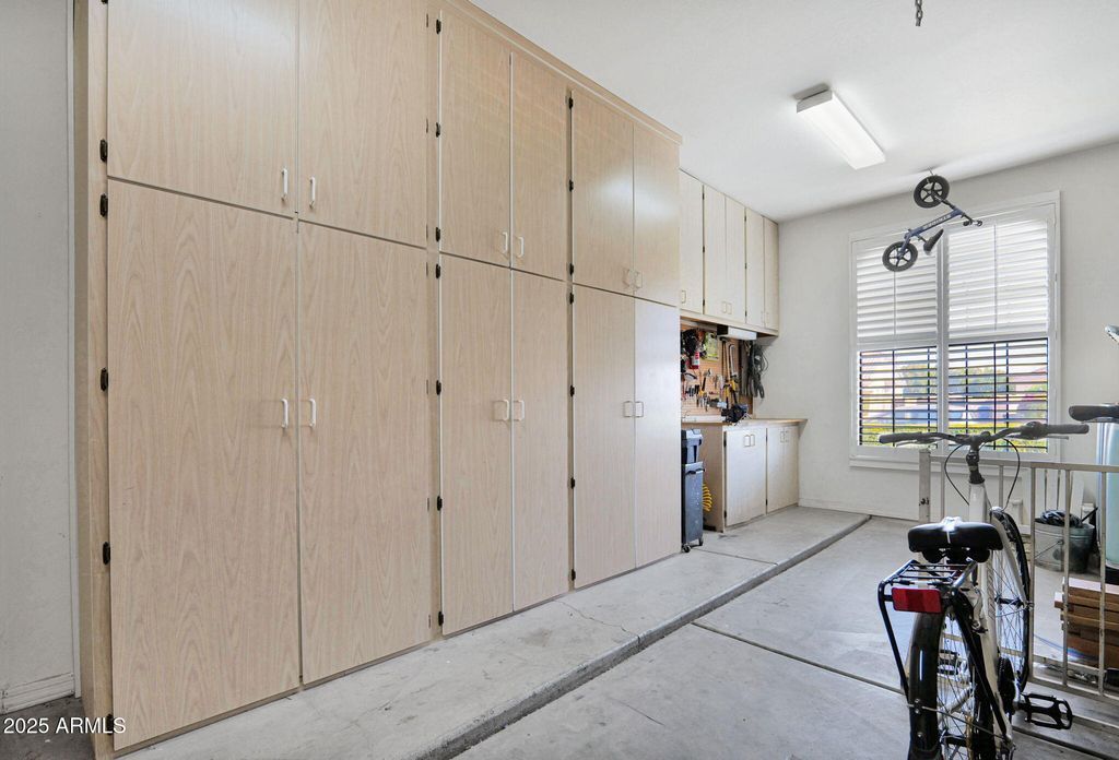 Image 23 of property listing at 2040 E NORCROFT Street, Mesa, AZ 85213