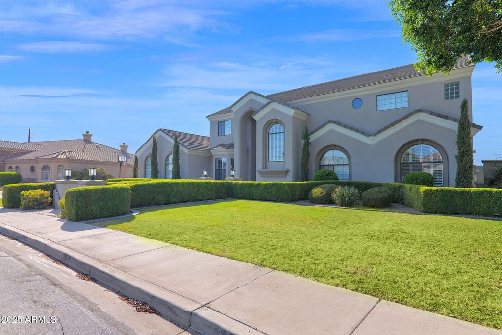 Image 70 of property listing at 2040 E NORCROFT Street, Mesa, AZ 85213