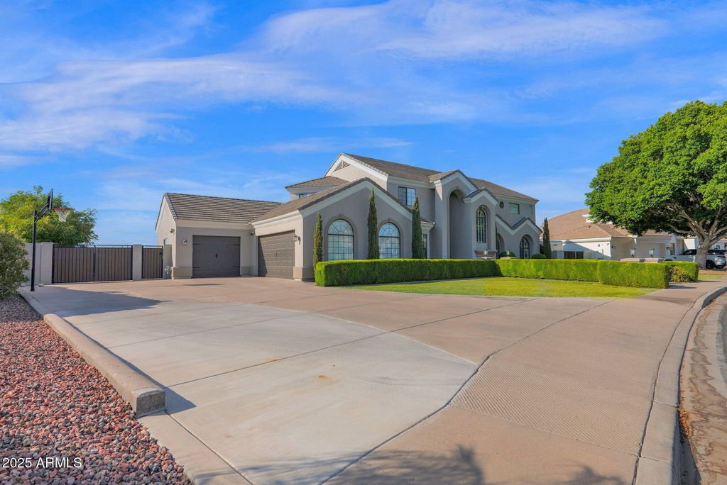 Image 71 of property listing at 2040 E NORCROFT Street, Mesa, AZ 85213