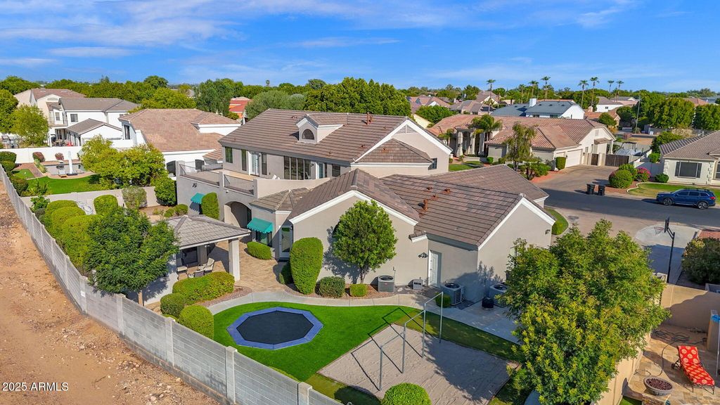 Image 9 of property listing at 2040 E NORCROFT Street, Mesa, AZ 85213