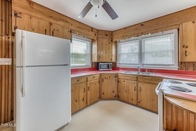 1012 Lincoln Avenue, Johnson City, TN 37604