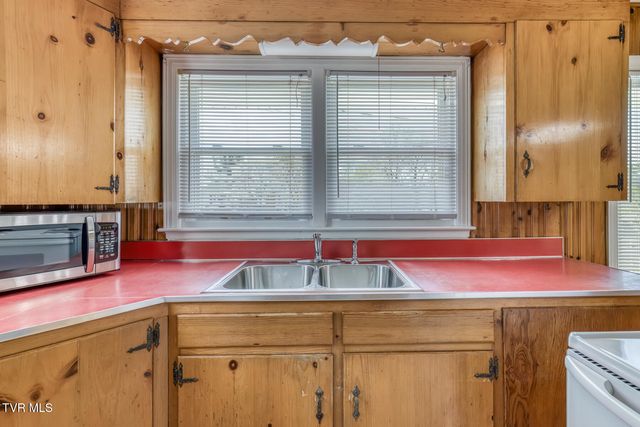 1012 Lincoln Avenue, Johnson City, TN 37604