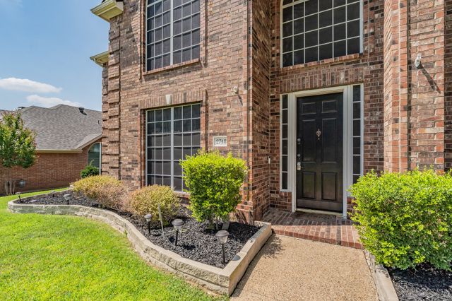 2748 Club Ridge Drive, Lewisville, TX 75067
