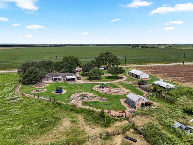 9919 Bohacek Road, Beasley, TX 77417