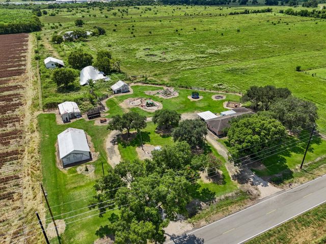 9919 Bohacek Road, Beasley, TX 77417