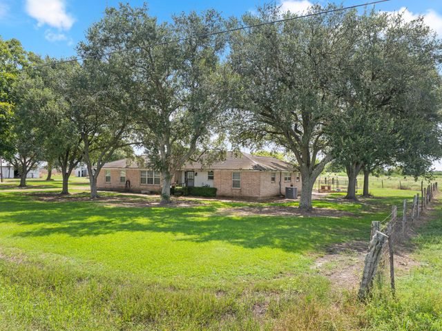 9919 Bohacek Road, Beasley, TX 77417