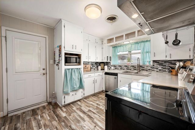9919 Bohacek Road, Beasley, TX 77417