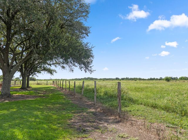 9919 Bohacek Road, Beasley, TX 77417