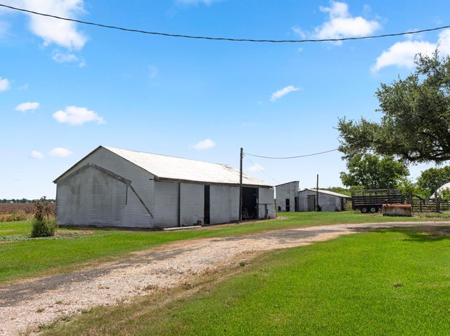 9919 Bohacek Road, Beasley, TX 77417