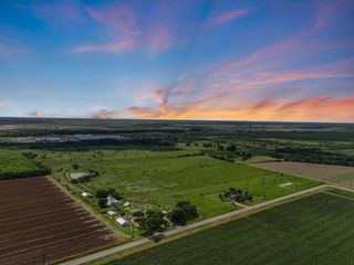 9919 Bohacek Road, Beasley, TX 77417