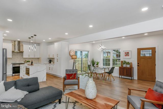 608 LAURA DR, Falls Church, VA 22046