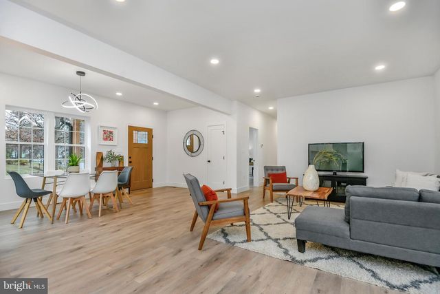 608 LAURA DR, Falls Church, VA 22046