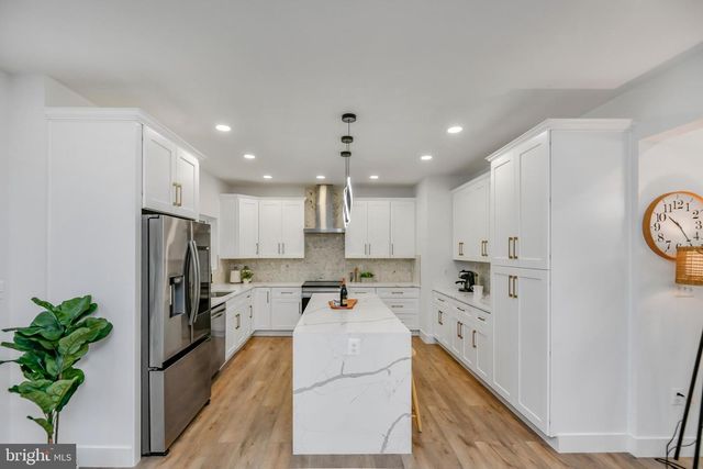 608 LAURA DR, Falls Church, VA 22046