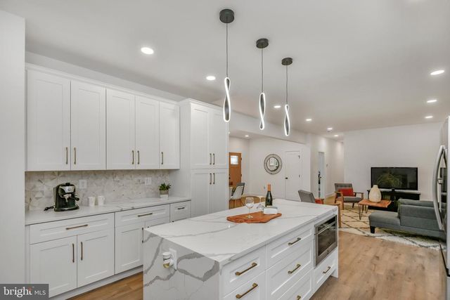 608 LAURA DR, Falls Church, VA 22046