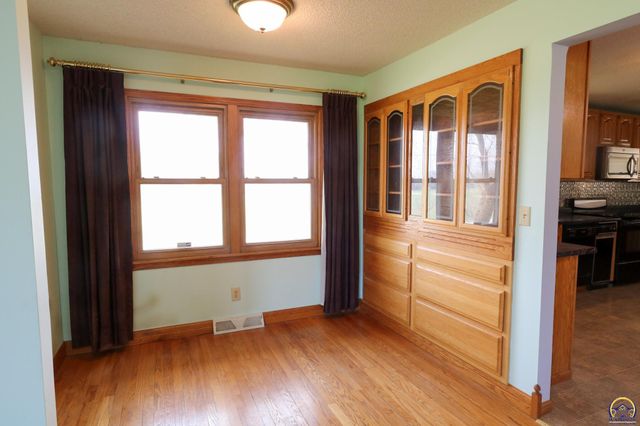 1777 Road B5, Emporia, KS 66801