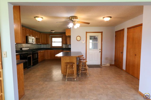 1777 Road B5, Emporia, KS 66801