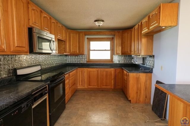 1777 Road B5, Emporia, KS 66801