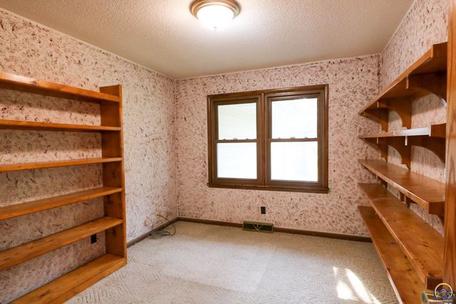 1777 Road B5, Emporia, KS 66801