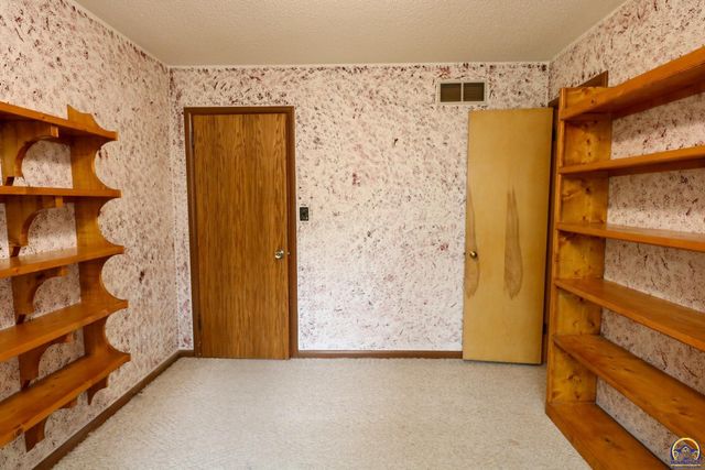 1777 Road B5, Emporia, KS 66801