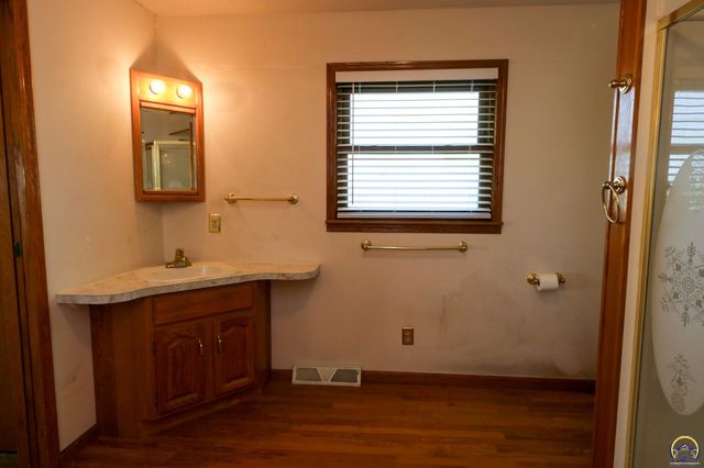 1777 Road B5, Emporia, KS 66801