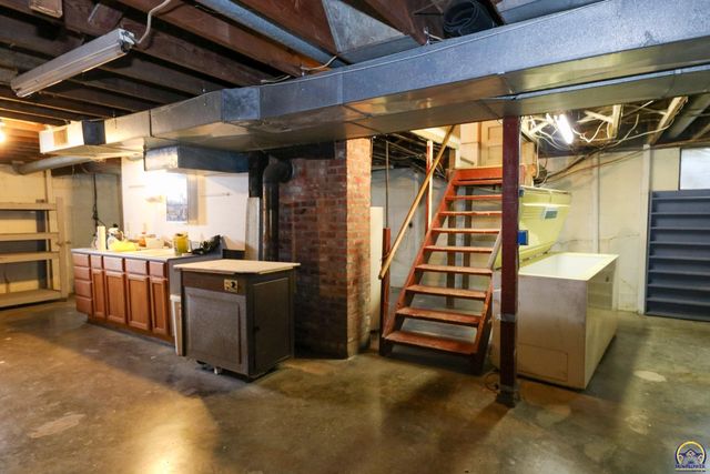 1777 Road B5, Emporia, KS 66801