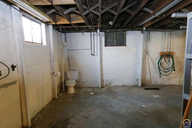 1777 Road B5, Emporia, KS 66801