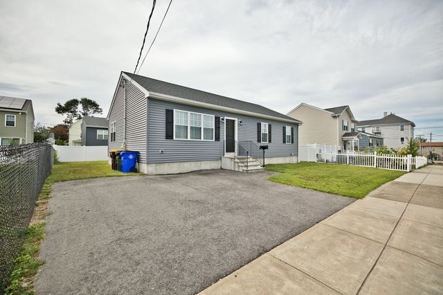 53 Pulaski St, Fall River, MA 02721