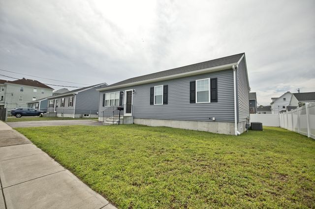 53 Pulaski St, Fall River, MA 02721