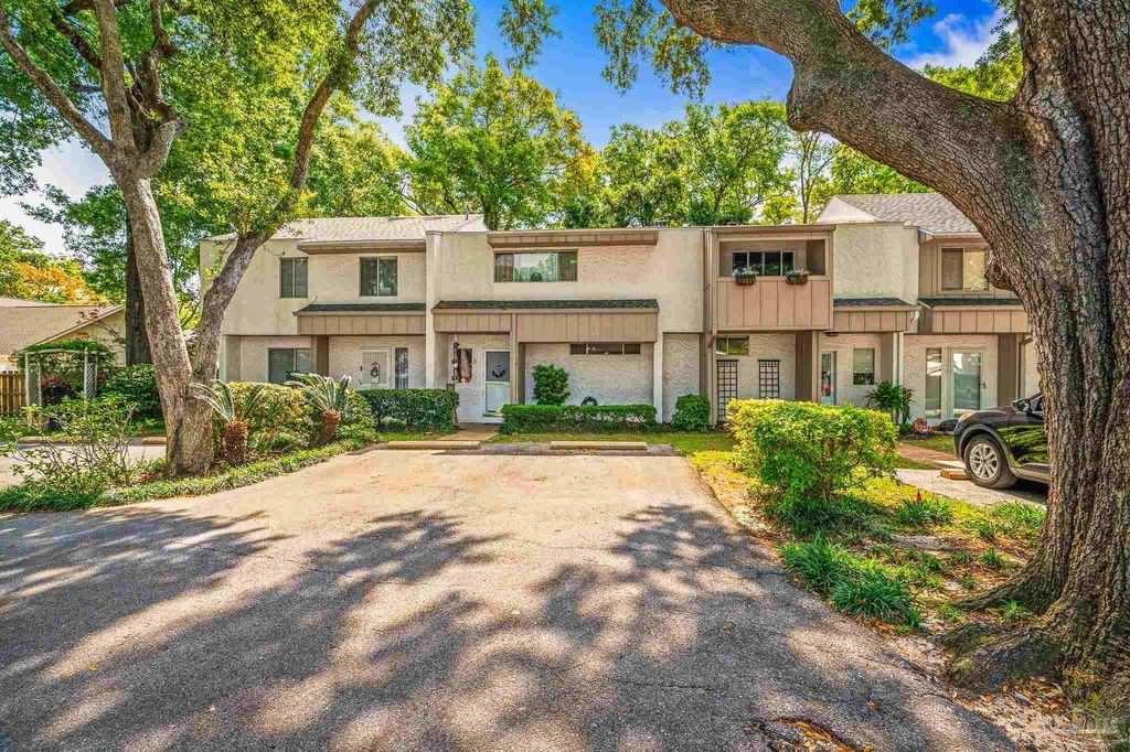 3400 Wimbledon Dr 15, Pensacola, FL 32504