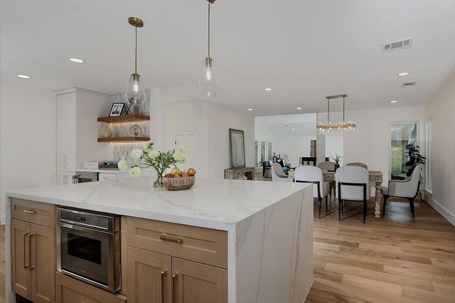 16 Crinkleroot Court, The Woodlands, TX 77380