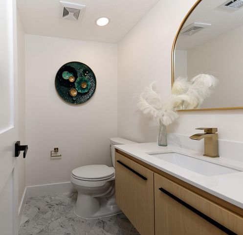 16 Crinkleroot Court, The Woodlands, TX 77380