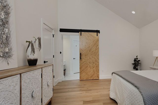 16 Crinkleroot Court, The Woodlands, TX 77380